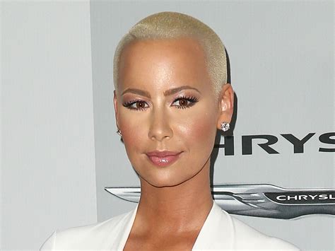 Amber Rose naked: Model posts picture with no pants on to。